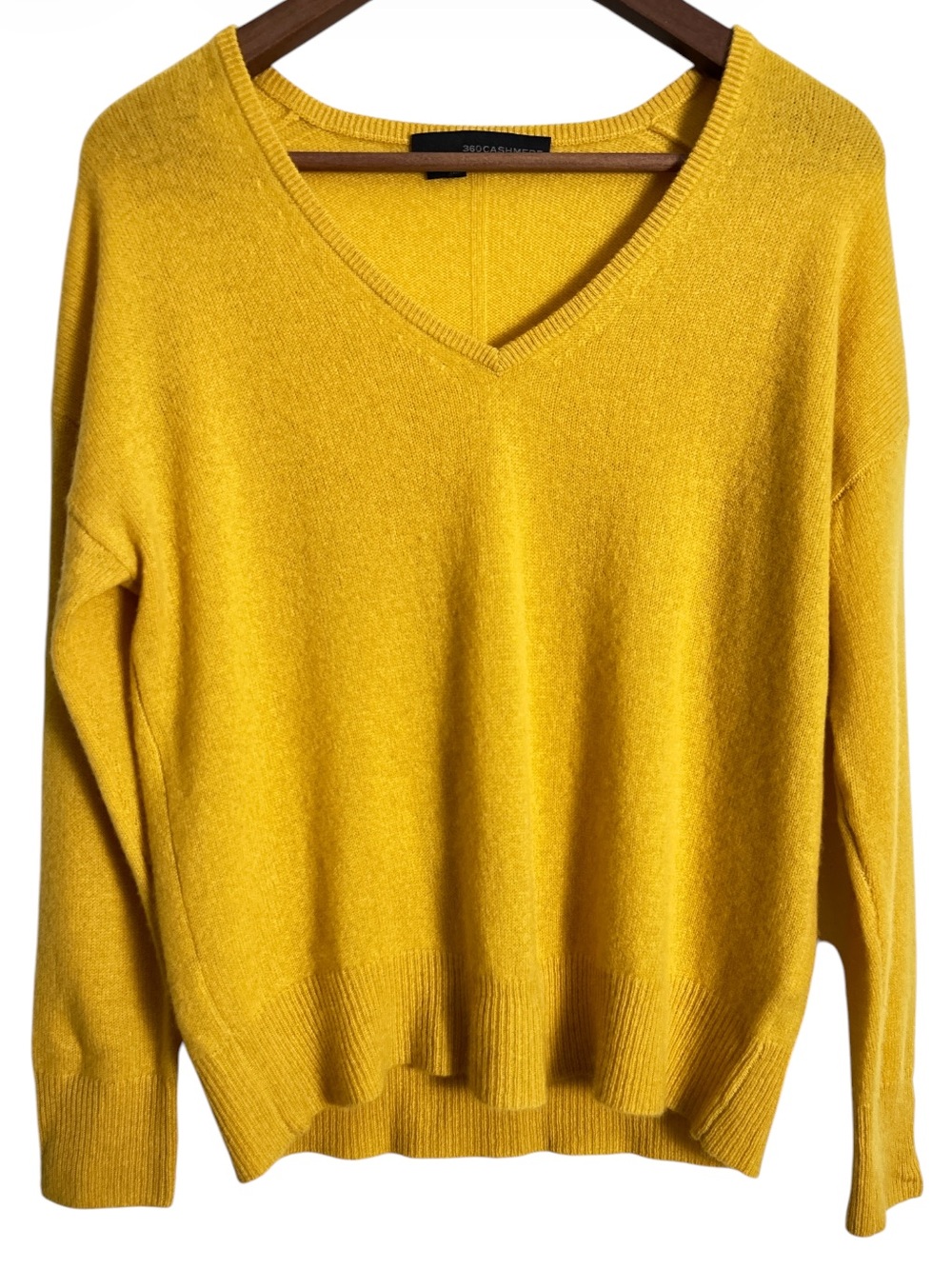 360 Cashmere V Neck Cashmere Sweater in Golden Yellow Size XS